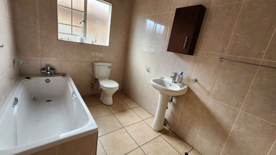 To Let 3 Bedroom Property for Rent in Waterval East North West
